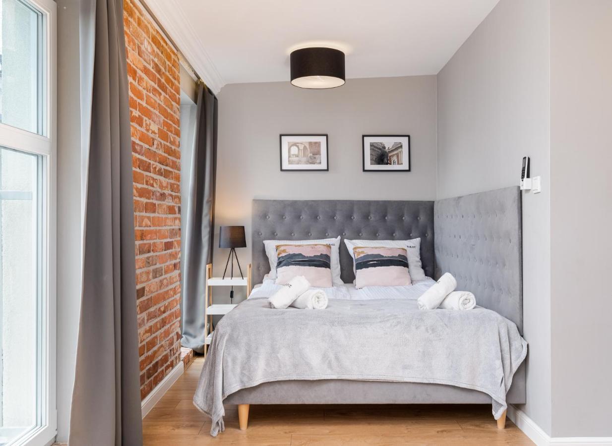 Saint Florian'S Suites - Old Town Luxury Apartments - By Upstairs Краков Экстерьер фото
