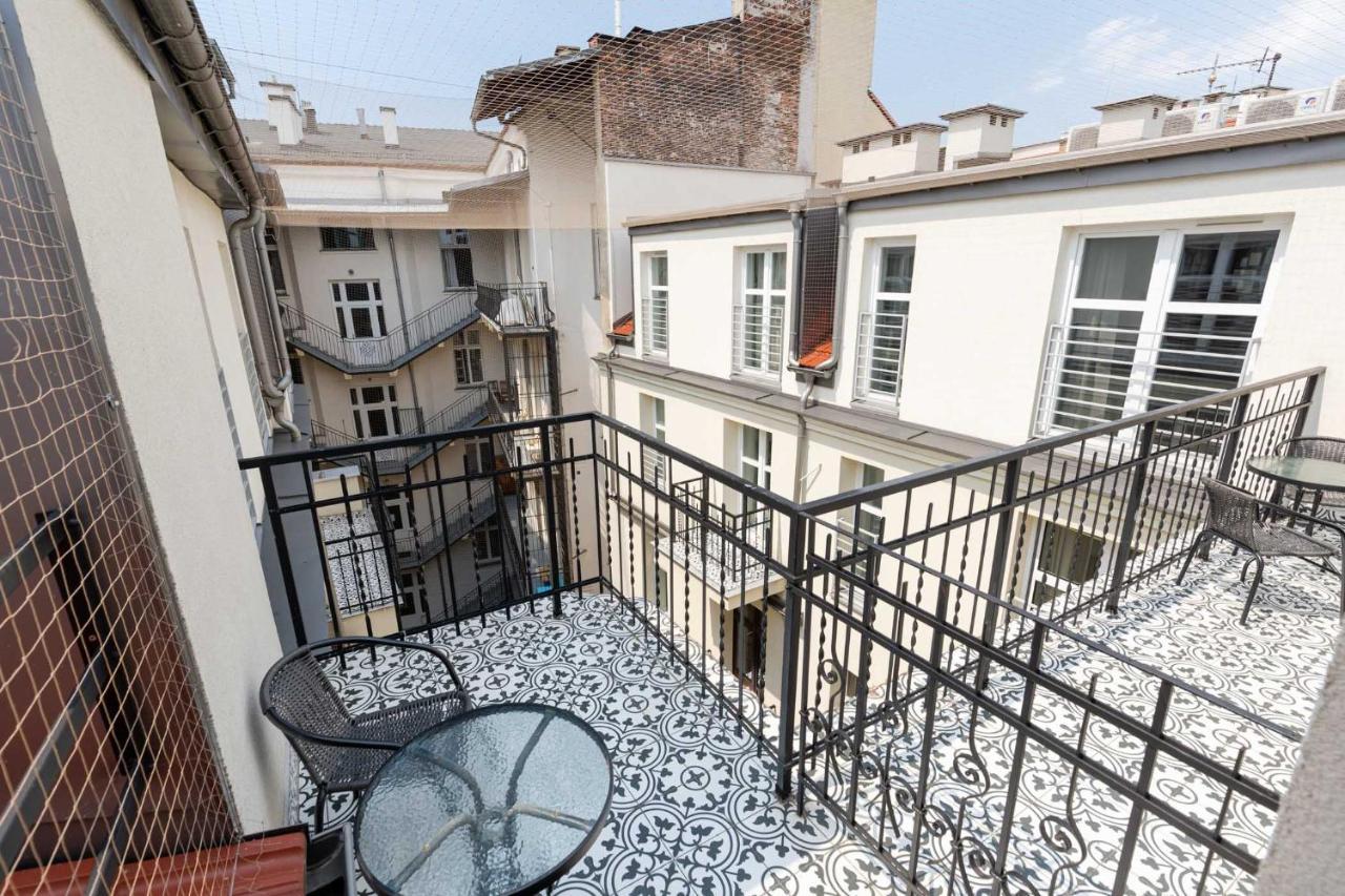 Saint Florian'S Suites - Old Town Luxury Apartments - By Upstairs Краков Экстерьер фото